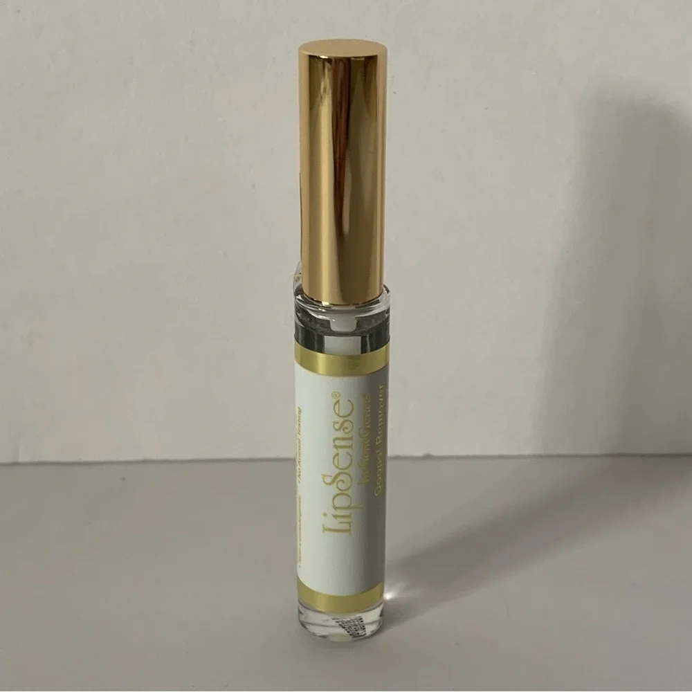 NWT. SENEGENCE LipSense Oops Remover